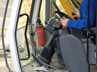 Les règles de sécurité essentielles pour les conducteurs d’engins à Paris