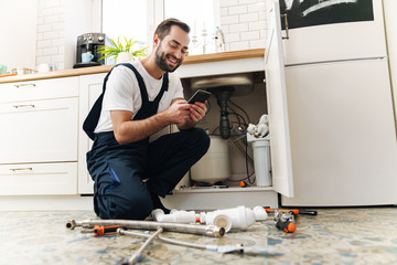 Les plombiers à Paris sont-ils compétents pour les travaux de rénovation de cuisine ?