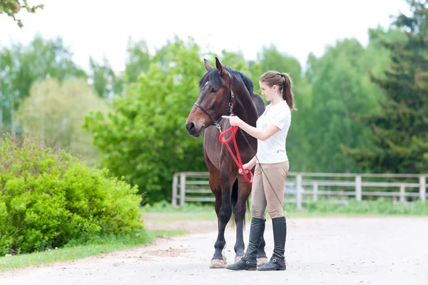 moniteur d'équitation