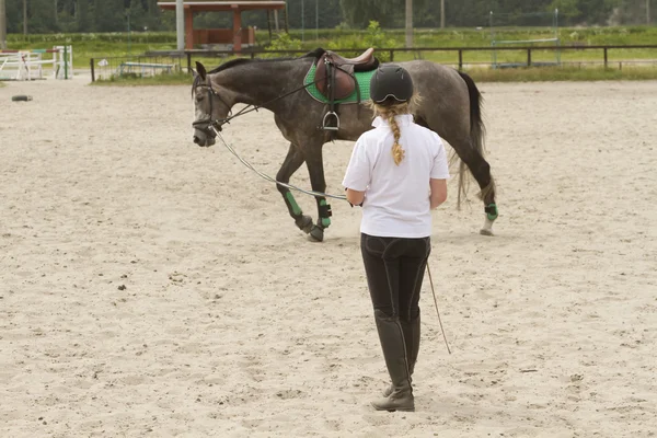 emploi de moniteur d'équitation