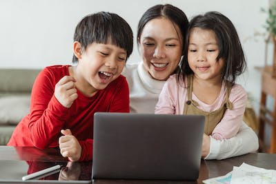 Les outils technologiques utilisés par les intervenants à domicile auprès des enfants à Paris