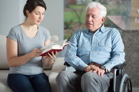 devenir accompagnateur de personnes âgées